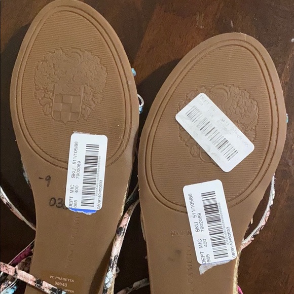 VINCE CAMUTO PRASETTA ANKLE-WRAP WEDGE SANDAL. - Picture 13 of 13